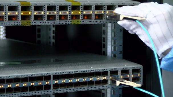 Совместимость и взаимодействие активного оптического кабеля QSFP28